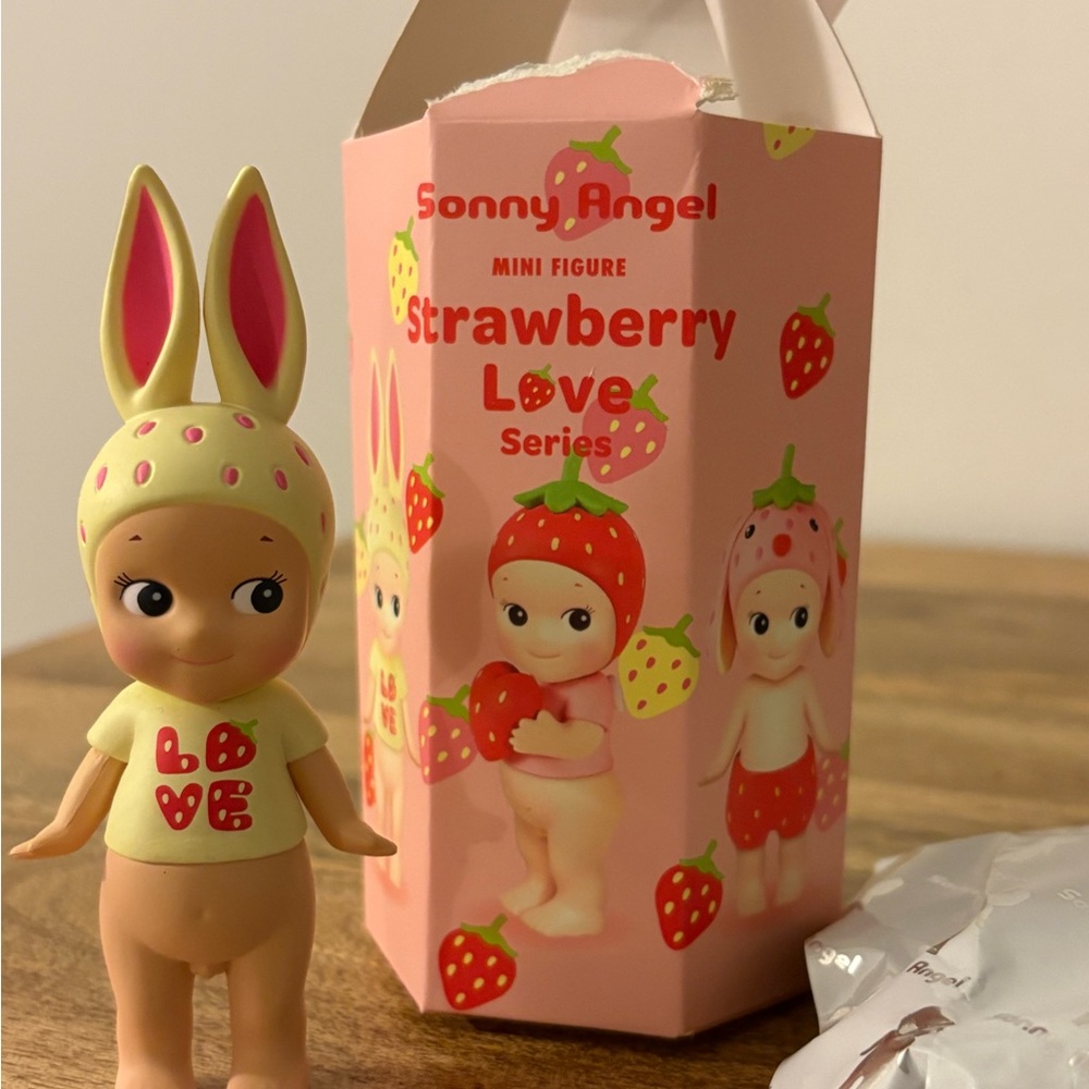 Sonny Angel Strawberry Love Mini Figure